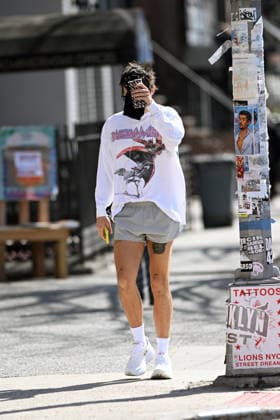 Harry Styles spotted jogging across the Williamsburg bridge in Brooklyn, New York City Featuring: Harry Styles Where: New York City, New York, United States When: 11 Mar 2026 Credit: Elder Ordonez INSTARimages EDITORIAL USE ONLY. NOT FOR USE BY NEWSPAPERS BASED IN THE UK. Copyright: xx instar55546159