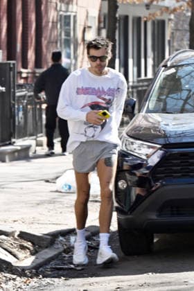Harry Styles spotted jogging across the Williamsburg bridge in Brooklyn, New York City Featuring: Harry Styles Where: New York City, New York, United States When: 11 Mar 2026 Credit: Elder Ordonez INSTARimages EDITORIAL USE ONLY. NOT FOR USE BY NEWSPAPERS BASED IN THE UK. Copyright: xx instar55546168