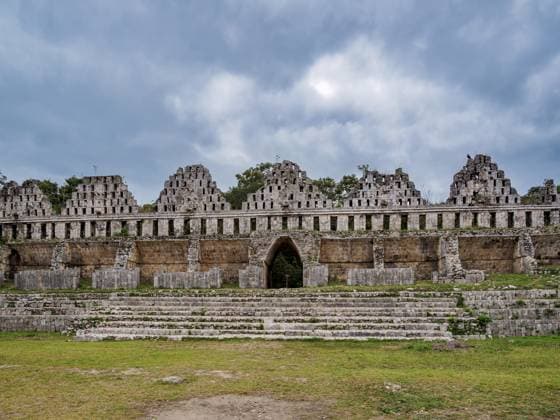 Komplex des Hauses der Tauben, Uxmal, Bundesstaat Yucatan, Mexiko Complex of the House of the Doves, Uxmal, Yucatan State, Mexico Copyright: imageBROKER KarolxKozlowski robe iblwat13883470.jpg