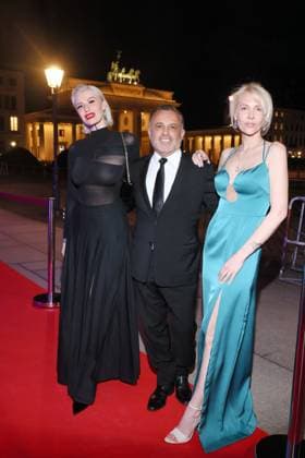Freundship Award 2026 Izzy Weissgerber, Lorenzo Agius, Anna Kimmerle German British Freundship Award 2026 for Nico Rosberg, AXICA Lounge, Berlin, date 11 03 2026 Copyright: xEventpress Kratschx