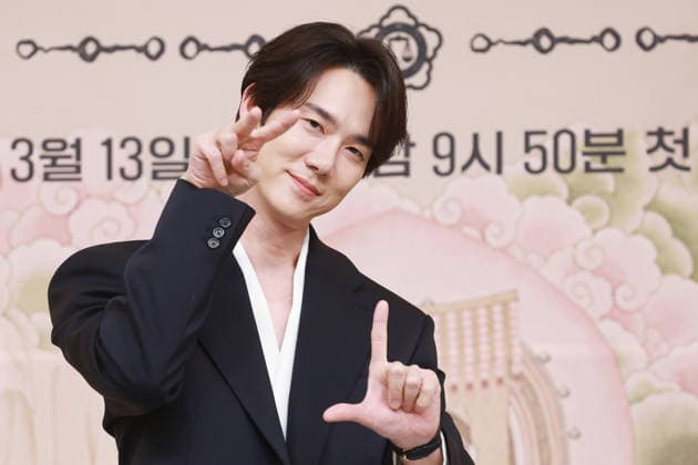 S. Korean actor Yoo Yeon-seok S. Korean actor Yoo Yeon-seok South Korean actor Yoo Yeon-seok, who stars in the new drama Phantom Lawyer, poses for a photo during a publicity event in Seoul on March 11, 2026. The first episode of the drama will be aired by the SBS TV network on March 13. (Yonhap) 2026-03-12 09:58:48 < 1980-2026 YONHAPNEWS AGENCY. .> ¼­¿ïÆ¯º°½Ã EDITORIAL USE ONLY  Copyright: xx PYH2026031204540034400 YonhapxNewsx yonphotos250445