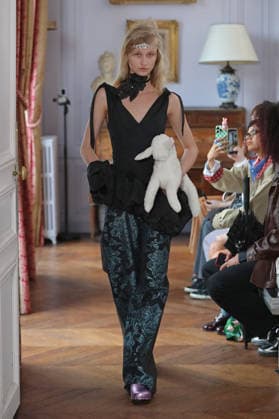 PFW - Florentina Leitner Runway A model walks the runway during the Florentina Leitner Womenswear Fall Winter 2026-2027 show as part of Paris Fashion Week on March 10, 2026 in Paris, France. Photo by Alain Gil Gonzalez ABACAPRESS.COM Paris France  Copyright: xGonzalezxAlain-Gil ABACAx