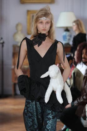 PFW - Florentina Leitner Runway A model walks the runway during the Florentina Leitner Womenswear Fall Winter 2026-2027 show as part of Paris Fashion Week on March 10, 2026 in Paris, France. Photo by Alain Gil Gonzalez ABACAPRESS.COM Paris France  Copyright: xGonzalezxAlain-Gil ABACAx