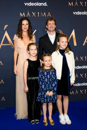 11-03-2026 Premiere of the second season of the Videoland Original drama series Maxima in De Nieuwe Kerk, Amsterdam. Martijn Lakemeier Als Willem-Alexander en Delfina Chaves Als Maxima met Julie Als Amalia, Nina Als Ariane n Philou Als Alexia Â  Copyright: xPPEx