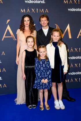 11-03-2026 Premiere of the second season of the Videoland Original drama series Maxima in De Nieuwe Kerk, Amsterdam. Martijn Lakemeier Als Willem-Alexander en Delfina Chaves Als Maxima met Julie Als Amalia, Nina Als Ariane n Philou Als Alexia Â  Copyright: xPPEx
