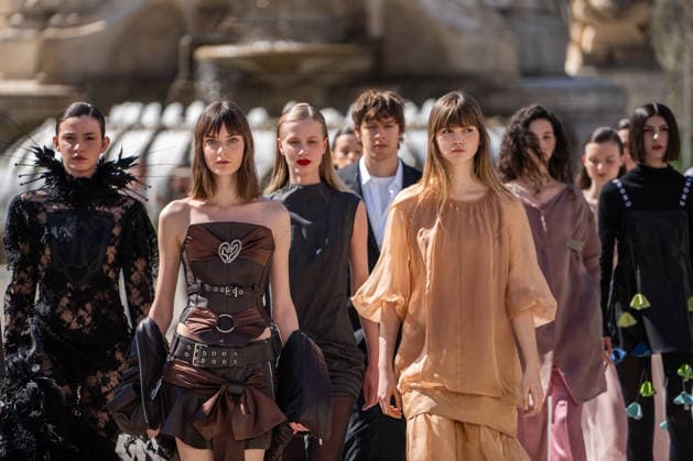 Inaugural fashion show of OMODA Madrid es Moda in Plaza de Espana Inaugural fashion show of OMODA Madrid es Moda in Plaza de Espana, on March 12, 2026, in Madrid Spain Organized by the Asociación Creadores de Moda de Espana ACME and the Madrid City Council, the show brings together 24 designers on an outdoor runway with the historic buildings as a backdrop, the show brings together 24 designers on an outdoor catwalk with the historic buildings of the square as a backdrop, combining established names - Devota Lomba, Roberto Verino, Roberto Torretta, Oteyza - with avant-garde firms such as Eduardo Navarrete and Dominnico 12 MARCH 2026 César Vallejo Rodrí Madrid Madrid Spain  Copyright: xCÃ sarxVallejoxRodriguezx 7360507
