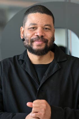 Oscar Murillo in portrait The artist Oscar Murillo presents his works alongside well-known works by the impressionist Claude Monet in the
