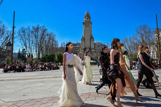 March 12, 2026, Madrid, Madrid, SPAIN: Models walk the runway on the urban catwalk set up in Plaza de EspaoÂ±a during the opening event of OMODA Madrid es Moda, marking the start of Madrid Fashion Week. The show brings together 25 Spanish independent fashion designers in one of the capital s most iconic locations. Madrid SPAIN  - ZUMAz108 20260312_znp_z108_007 Copyright: xRichardxZubelzux