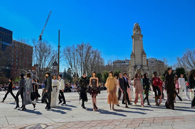 March 12, 2026, Madrid, Madrid, SPAIN: Models walk the runway on the urban catwalk set up in Plaza de EspaoÂ±a during the opening event of OMODA Madrid es Moda, marking the start of Madrid Fashion Week. The show brings together 25 Spanish independent fashion designers in one of the capital s most iconic locations. Madrid SPAIN - ZUMAz108 20260312_znp_z108_006 Copyright: xRichardxZubelzux