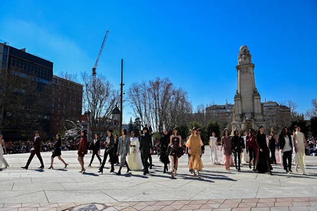 March 12, 2026, Madrid, Madrid, SPAIN: Models walk the runway on the urban catwalk set up in Plaza de EspaoÂ±a during the opening event of OMODA Madrid es Moda, marking the start of Madrid Fashion Week. The show brings together 25 Spanish independent fashion designers in one of the capital s most iconic locations. Madrid SPAIN  - ZUMAz108 20260312_znp_z108_012 Copyright: xRichardxZubelzux