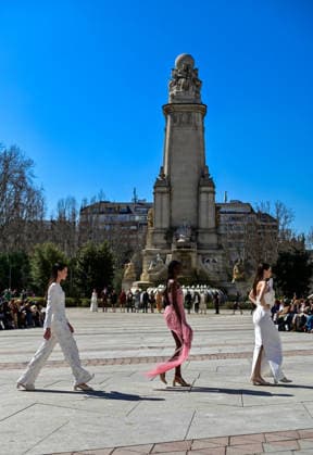 March 12, 2026, Madrid, Madrid, SPAIN: Models walk the runway on the urban catwalk set up in Plaza de EspaoÂ±a during the opening event of OMODA Madrid es Moda, marking the start of Madrid Fashion Week. The show brings together 25 Spanish independent fashion designers in one of the capital s most iconic locations. Madrid SPAIN  - ZUMAz108 20260312_znp_z108_013 Copyright: xRichardxZubelzux