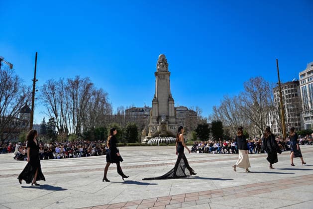 March 12, 2026, Madrid, Madrid, SPAIN: Models walk the runway on the urban catwalk set up in Plaza de EspaoÂ±a during the opening event of OMODA Madrid es Moda, marking the start of Madrid Fashion Week. The show brings together 25 Spanish independent fashion designers in one of the capital s most iconic locations. Madrid SPAIN  - ZUMAz108 20260312_znp_z108_020 Copyright: xRichardxZubelzux