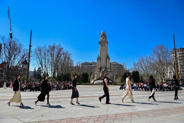 March 12, 2026, Madrid, Madrid, SPAIN: Models walk the runway on the urban catwalk set up in Plaza de EspaoÂ±a during the opening event of OMODA Madrid es Moda, marking the start of Madrid Fashion Week. The show brings together 25 Spanish independent fashion designers in one of the capital s most iconic locations. Madrid SPAIN - ZUMAz108 20260312_znp_z108_019 Copyright: xRichardxZubelzux