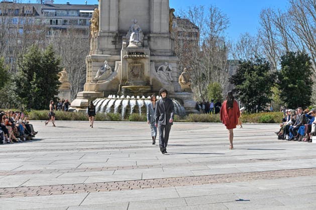 March 12, 2026, Madrid, Madrid, Spain: Model walks the runway during the opening show of OMODA MADRID ES MODA, at Plaza de EspaoÂ±a in Madrid, Spain. Madrid Spain  - ZUMAc312 20260312_zsp_c312_024 Copyright: xOscarxManuelxSanchezx