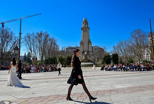March 12, 2026, Madrid, Madrid, SPAIN: Models walk the runway on the urban catwalk set up in Plaza de EspaoÂ±a during the opening event of OMODA Madrid es Moda, marking the start of Madrid Fashion Week. The show brings together 25 Spanish independent fashion designers in one of the capital s most iconic locations. Madrid SPAIN  - ZUMAz108 20260312_znp_z108_035 Copyright: xRichardxZubelzux