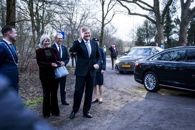 DIEVER - King Willem-Alexander during a visit to the Shakespeare Theatre s anniversary performance of The Strong Will. The theatre is celebrating its 80th anniversary. SIESE VEENSTRA ANP netherlands out - belgium out  Copyright: xx x553145362x originalFilename: 553145362.jpg