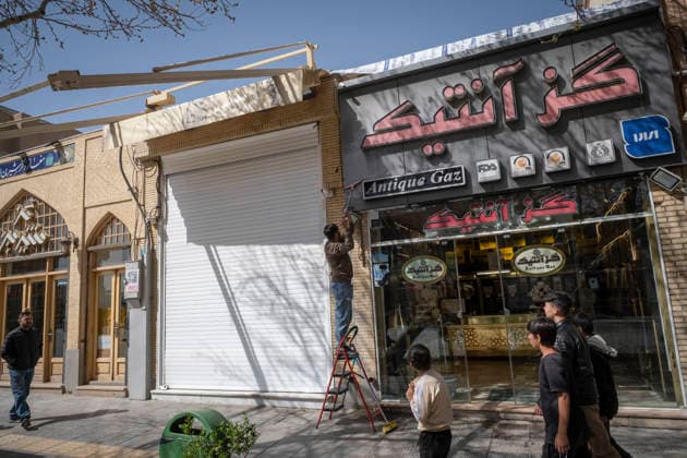 Daily Life In Isfahan Amid U.S.-Israeli Military Campaign An Iranian trader cleans the entrance of his traditional sweet shop near the historic Naqsh-e Jahan Square in Isfahan, Iran, on March 11, 2026, amid the U.S.-Israeli military campaign in Iran. Tehran Iran  Copyright: xMortezaxNikoubazlx originalFilename: nikoubazl-dailylif260311_npnCZ.jpg