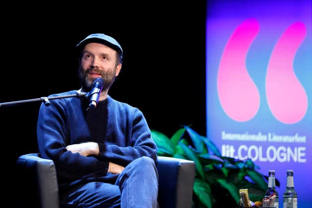 Author Marc Uwe Kling at the event Hazel Thomas Hörerlebnis live as part of Lit Cologne 2026 at the Theater am Tanzbrunnen Cologne, 12 03 2026 NRW Germany Copyright: xChristophxHardtx
