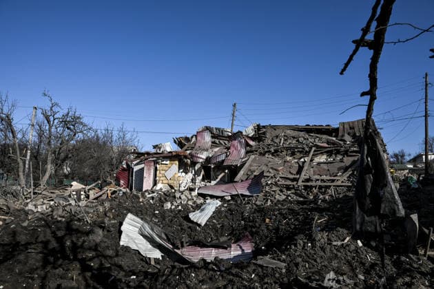 Russian troops strike Zaporizhzhia with guided aerial bombs A house is damaged by a Russian strike with guided aerial bombs in Zaporizhzhia, Ukraine, on March 12, 2026. Russian forces attack residential areas of the city, injuring 12 people, including four children Zaporizhzhia Ukraine  Copyright: xDmytroxSmolienkox originalFilename: ukrinform-russiant260312_npWsT.jpg