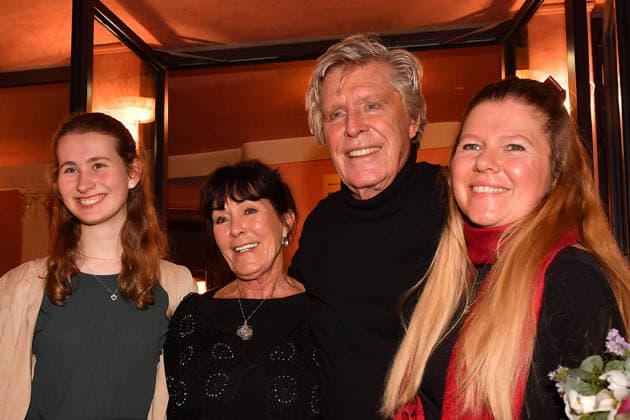 Sigmar Solbach and his wife Claudia Solbach with granddaughter Lea and niece Anna Kretschmar at Der Abschiedsbrief Theater Premiere on 12 03 2026 at the Komoedie Bayerischer Hof in Munich Der Abschiedsbrief Premiere at the Komoedie im Hotel Bayerischer Hof in Munich