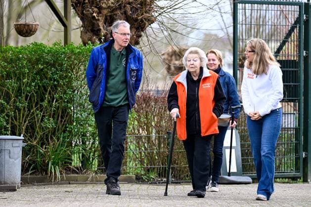 The Netherlands, 2026-03-13 14:00:15 AMSTERDAM, 13-03-2026, Children s Farm. Princess Beatrix participates in a volunteer activity for NLdoet by the Orange Fund. NLdoet is taking place for the 22nd time this year. Princess Beatrix helps care for the animals at a children s farm in Amsterdam. PHOTO: NLBeeld Patrick van Emst Credit: NL Beeld Patrick van Emst  Copyright: xx x