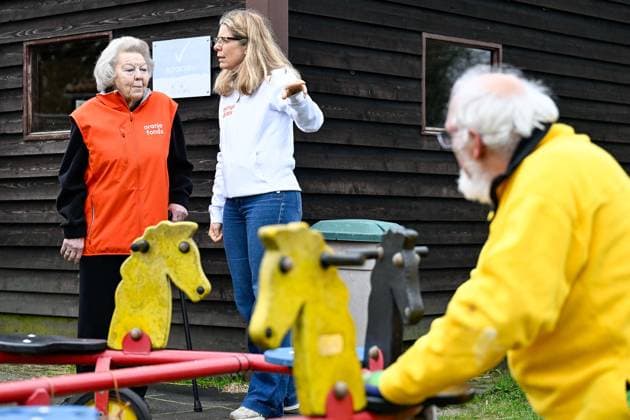 The Netherlands, 2026-03-13 14:27:58 AMSTERDAM, 13-03-2026, Children s Farm. Princess Beatrix participates in a volunteer activity for NLdoet by the Orange Fund. NLdoet is taking place for the 22nd time this year. Princess Beatrix helps care for the animals at a children s farm in Amsterdam. PHOTO: NLBeeld Patrick van Emst Credit: NL Beeld Patrick van Emst  Copyright: xx x