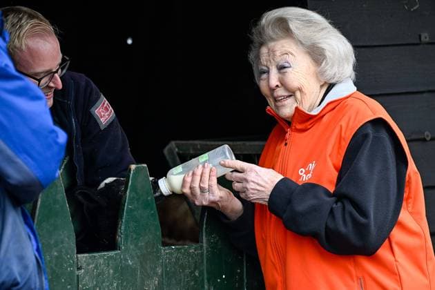 The Netherlands, 2026-03-13 14:43:13 AMSTERDAM, 13-03-2026, Children s Farm. Princess Beatrix participates in a volunteer activity for NLdoet by the Orange Fund. NLdoet is taking place for the 22nd time this year. Princess Beatrix helps care for the animals at a children s farm in Amsterdam. PHOTO: NLBeeld Patrick van Emst Credit: NL Beeld Patrick van Emst  Copyright: xx x