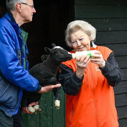 The Netherlands, 2026-03-13 14:46:33 AMSTERDAM, 13-03-2026, Children s Farm. Princess Beatrix participates in a volunteer activity for NLdoet by the Orange Fund. NLdoet is taking place for the 22nd time this year. Princess Beatrix helps care for the animals at a children s farm in Amsterdam. PHOTO: NLBeeld Patrick van Emst Credit: NL Beeld Patrick van Emst  Copyright: xx x