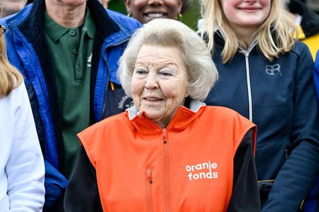 The Netherlands, 2026-03-13 14:56:59 AMSTERDAM, 13-03-2026, Children s Farm. Princess Beatrix participates in a volunteer activity for NLdoet by the Orange Fund. NLdoet is taking place for the 22nd time this year. Princess Beatrix helps care for the animals at a children s farm in Amsterdam. PHOTO: NLBeeld Patrick van Emst Credit: NL Beeld Patrick van Emst  Copyright: xx x