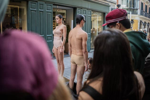 Oteyza presents its new collection at OMODA Madrid es Moda Two models during a fashion show performance, March 13, 2026, in Madrid Spain The firm founded by Paul García de Oteyza and Caterina Paneda have presented their new collection Otono invierno 2026 27 at OMODA Madrid es Moda 13 MARCH 2026 César Vallejo Rodrí Madrid Madrid Espana  Copyright: xCÃ sarxVallejoxRodriguezx 7363350