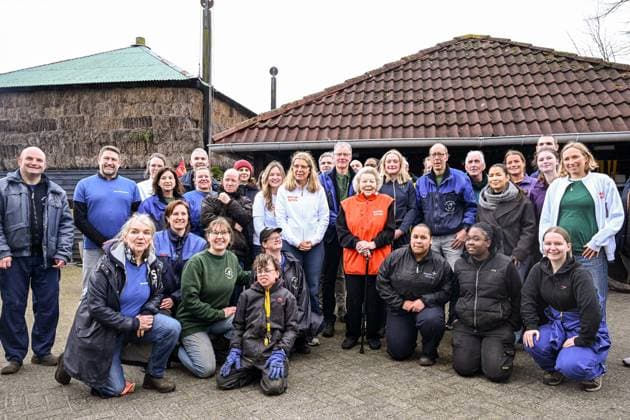 Princess Beatrix NLdoet Volunteer Day - Amsterdam Princess Beatrix participates in a volunteer activity for NLdoet by the Orange Fund. NLdoet is taking place for the 22nd time this year. Princess Beatrix helps care for the animals at a children s farm in Amsterdam. Amsterdam, Netherlands on March 13, 2026. Photo by Bruno Press ABACAPRESS.COM Amsterdam Netherlands  Copyright: xBrunoxPress ABACAx