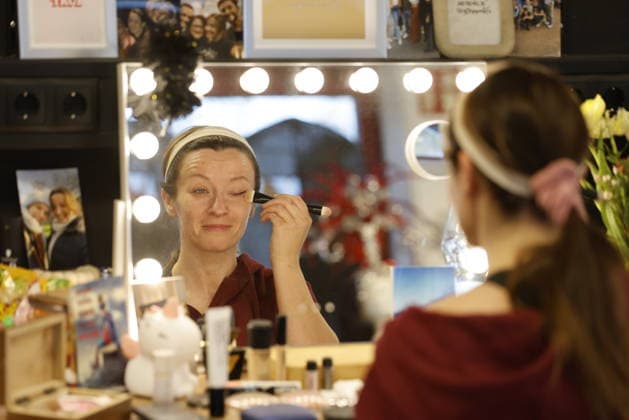 12 03 2026 Herne Revue Palast Ruhr Premiere of the new travesty show Like a Phoenix in the new venue at the Gysenberg Artists put on their make-up backstage in the dressing room