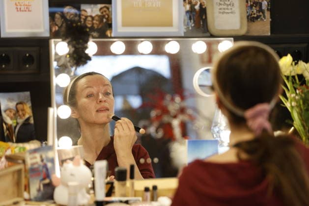 12 03 2026 Herne Revue Palast Ruhr Premiere of the new travesty show Like a Phoenix in the new venue at the Gysenberg Artists put on their make-up backstage in the dressing room