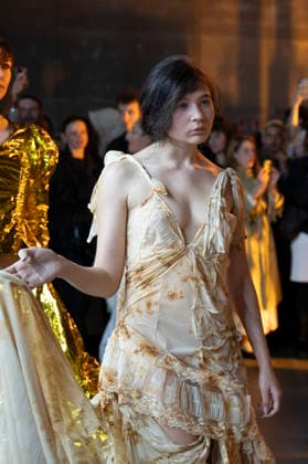 Evade House - MadridEsModa Fashion Week Madrid - 13 Mar 2026 A model walks the runway wearing a design by Evade House during the MadridEsModa Fashion Week de at Madrid Arena. Madrid Spain Copyright: xAtilanoxGarciax xSOPAxImagesx photos08346