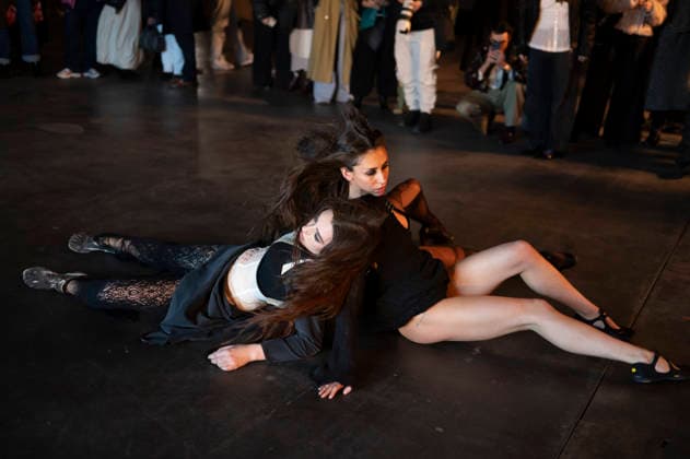 Evade House - MadridEsModa Fashion Week Madrid - 13 Mar 2026 A model walks the runway wearing a design by Evade House during the MadridEsModa Fashion Week de at Madrid Arena. Madrid Spain Copyright: xAtilanoxGarciax xSOPAxImagesx photos08296