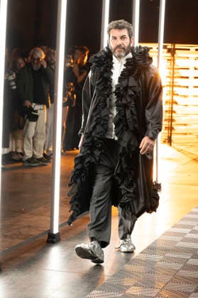 Evade House - MadridEsModa Fashion Week Madrid - 13 Mar 2026 A model walks the runway wearing a design by Evade House during the MadridEsModa Fashion Week de at Madrid Arena. Madrid Spain Copyright: xAtilanoxGarciax xSOPAxImagesx photos08306