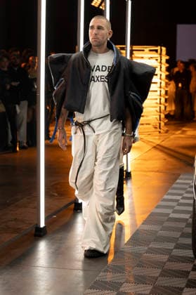 Evade House - MadridEsModa Fashion Week Madrid - 13 Mar 2026 A model walks the runway wearing a design by Evade House during the MadridEsModa Fashion Week de at Madrid Arena. Madrid Spain Copyright: xAtilanoxGarciax xSOPAxImagesx photos08311