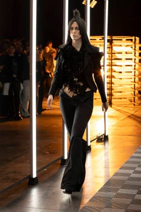 Evade House - MadridEsModa Fashion Week Madrid - 13 Mar 2026 A model walks the runway wearing a design by Evade House during the MadridEsModa Fashion Week de at Madrid Arena. Madrid Spain Copyright: xAtilanoxGarciax xSOPAxImagesx photos08312