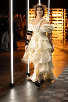 Evade House - MadridEsModa Fashion Week Madrid - 13 Mar 2026 A model walks the runway wearing a design by Evade House during the MadridEsModa Fashion Week de at Madrid Arena. Madrid Spain Copyright: xAtilanoxGarciax xSOPAxImagesx photos08314