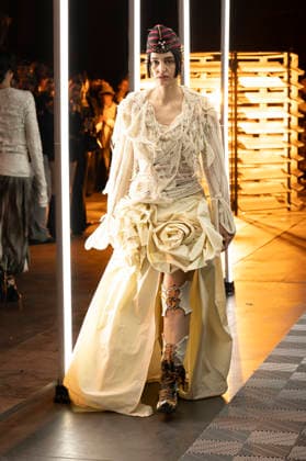 Evade House - MadridEsModa Fashion Week Madrid - 13 Mar 2026 A model walks the runway wearing a design by Evade House during the MadridEsModa Fashion Week de at Madrid Arena. Madrid Spain Copyright: xAtilanoxGarciax xSOPAxImagesx photos08315