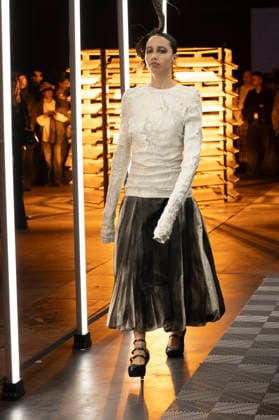 Evade House - MadridEsModa Fashion Week Madrid - 13 Mar 2026 A model walks the runway wearing a design by Evade House during the MadridEsModa Fashion Week de at Madrid Arena. Madrid Spain Copyright: xAtilanoxGarciax xSOPAxImagesx photos08316