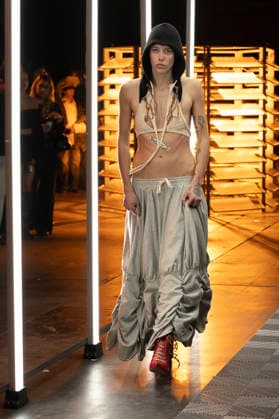 Evade House - MadridEsModa Fashion Week Madrid - 13 Mar 2026 A model walks the runway wearing a design by Evade House during the MadridEsModa Fashion Week de at Madrid Arena. Madrid Spain Copyright: xAtilanoxGarciax xSOPAxImagesx photos08317