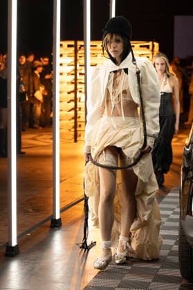Evade House - MadridEsModa Fashion Week Madrid - 13 Mar 2026 A model walks the runway wearing a design by Evade House during the MadridEsModa Fashion Week de at Madrid Arena. Madrid Spain Copyright: xAtilanoxGarciax xSOPAxImagesx photos08318