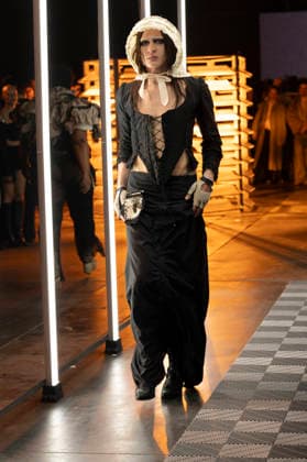 Evade House - MadridEsModa Fashion Week Madrid - 13 Mar 2026 A model walks the runway wearing a design by Evade House during the MadridEsModa Fashion Week de at Madrid Arena. Madrid Spain Copyright: xAtilanoxGarciax xSOPAxImagesx photos08320