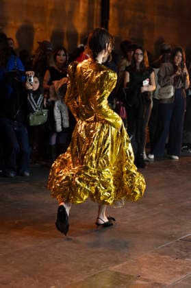 Evade House - MadridEsModa Fashion Week Madrid - 13 Mar 2026 A model walks the runway wearing a design by Evade House during the MadridEsModa Fashion Week de at Madrid Arena. Madrid Spain Copyright: xAtilanoxGarciax xSOPAxImagesx photos08328