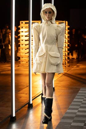Evade House - MadridEsModa Fashion Week Madrid - 13 Mar 2026 A model walks the runway wearing a design by Evade House during the MadridEsModa Fashion Week de at Madrid Arena. Madrid Spain Copyright: xAtilanoxGarciax xSOPAxImagesx photos08331