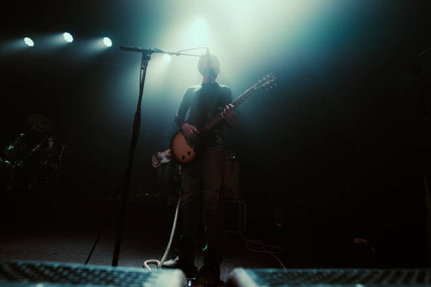 Bar Italia live in Copenhagen, Denmark Copenhagen, Denmark. 13th, March 2026. The British indie rock band Bar Italia performs a live concert at Pumpehuset in Copenhagen. Here guitarist and singer Sam Fenton is seen live on stage. Denmark, Copenhagen  Copyright: xGonzalesxPhoto MathiasxKristensenx