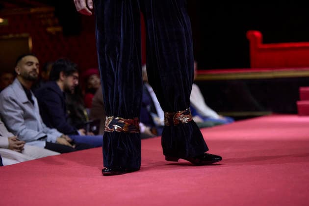 Félix Ramiro presents his new collection at OMODA Madrid es Moda A model during a fashion show presenting the new collection of Félix Ramiro, at the Teatro Magno, on March 14, 2026, in Madrid Spain The firm founded by Félix Ramiro presents its new collection at OMODA Madrid es Moda Félix Ramiro is a mens design firm with more than three decades of experience, recognized for its combination of avant-garde, tradition and craftsmanship, tradition and craftsmanship Specializing in suits for groom, ceremony, executive and sport, stands out for the quality and precision of its garments Its founder, Felix Ramiro, discovered his vocation as a tailor in the 80s and, after training and obtaining national recognition, started in 1988 a brand that tod Copyright: xJesusxHellinx 7365710