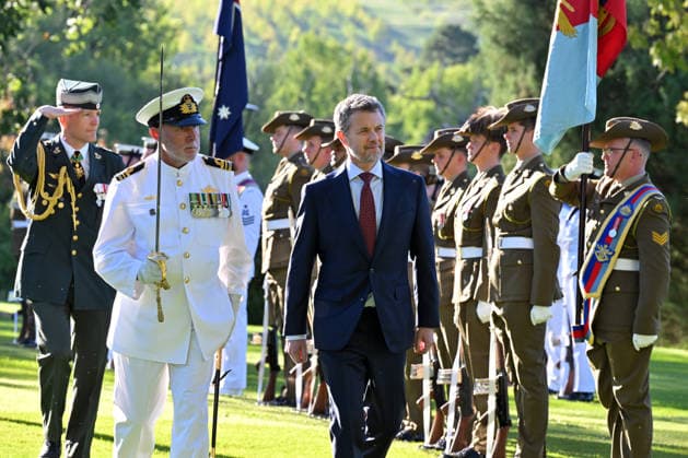 DENMARK ROYALS AUSTRALIA VISIT, Denmark s King Federik X inspects the Guard of Honour during a Ceremonial Welcome at Government House in Canberra, Sunday, March 15, 2026. ( NO ARCHIVING CANBERRA AUSTRALIAN CAPITAL TERRITORY AUSTRALIA  Copyright: xMICKxTSIKASx 20260315162293824870