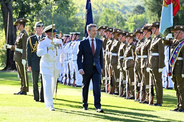 DENMARK ROYALS AUSTRALIA VISIT, Denmark s King Federik X inspects the Guard of Honour during a Ceremonial Welcome at Government House in Canberra, Sunday, March 15, 2026. ( NO ARCHIVING CANBERRA AUSTRALIAN CAPITAL TERRITORY AUSTRALIA  Copyright: xMICKxTSIKASx 20260315174210199347